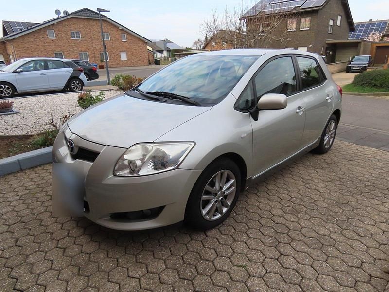 Gebraucht Toyota Auris Team 96 PS (70 kW) 2008 Silber Kleinwagen