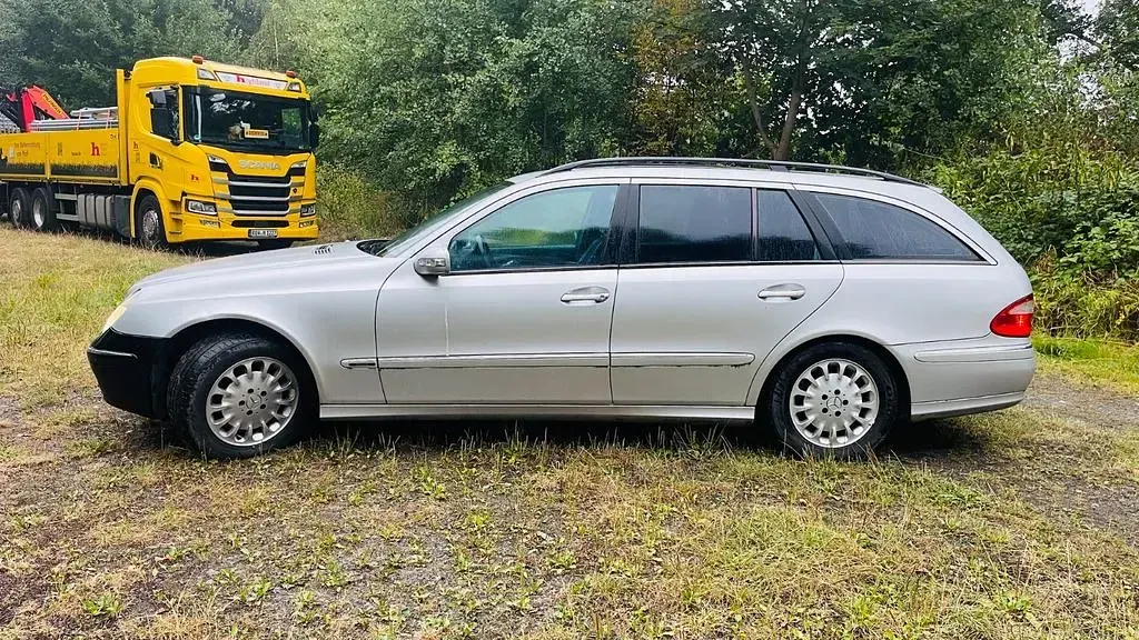Gebraucht Mercedes E220 150 PS (110 kW) 2006 Silber Kombi