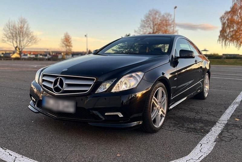 Gebraucht Mercedes E200 Avantgarde 184 PS (135 kW) 2010 Schwarz Coupé