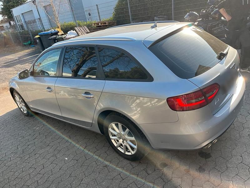Gebraucht Audi A4 150 PS (110 kW) 2015 Silber Kombi