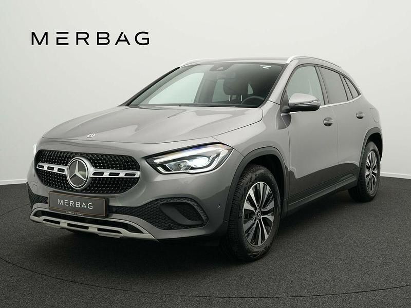 Grau Gebraucht 2021 Mercedes GLA180 SUV | 26.490 € (Fairer Preis) - Bild 1/4