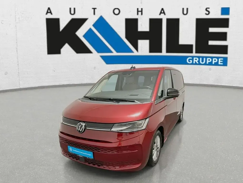 Gebraucht VW Multivan Life 150 PS (110 kW) 2022 Fortanarot metallic Van / Kleinbus