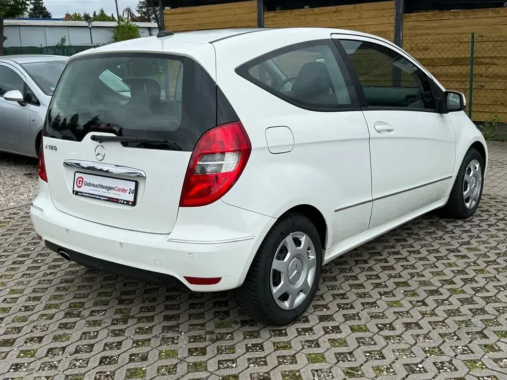 Gebraucht Mercedes A180 116 PS (85 kW) 2010 Weiß Kleinwagen