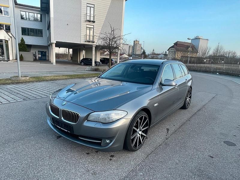 Gebraucht BMW 525 204 PS (150 kW) 2011 Grau Kombi