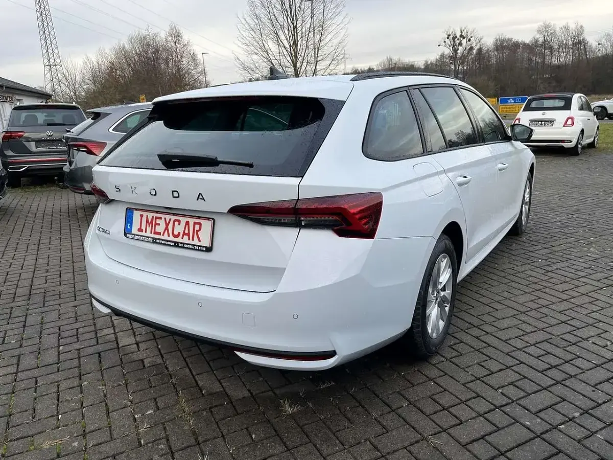 Nowe Skoda Octavia Selection 150 KM (110 kW) 2025 Biały Kombi