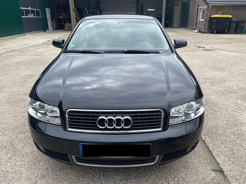 Schwarz Gebraucht 2001 Audi A4 Comfort Limousine | 5.850 € (Teuer) - Bild 1/4