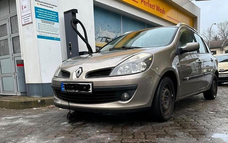 Gebraucht Renault Clio II Dynamique 111 PS (81 kW) 2008 Gold Limousine
