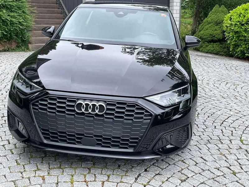 Gebraucht Audi A3 Basis 150 PS (110 kW) 2023 Brillantschwarz Kleinwagen