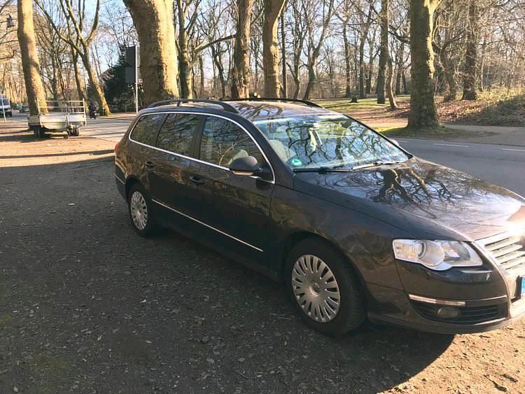 Grau Gebraucht 2010 VW Passat Kombi | 2.800 € (Guter Preis) - Bild 1/4