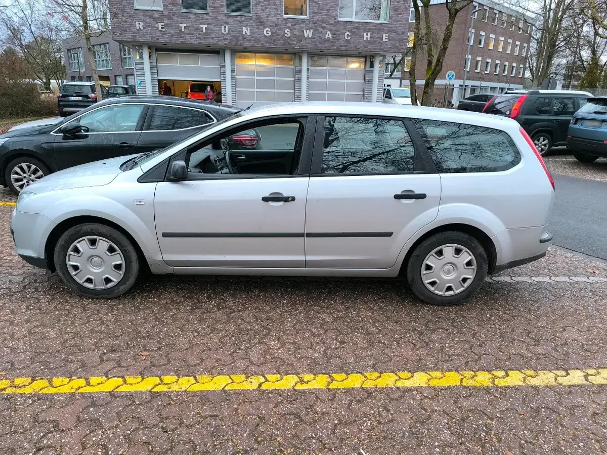 Gebraucht Ford Focus 100 PS (73 kW) 2005 Silber Kombi