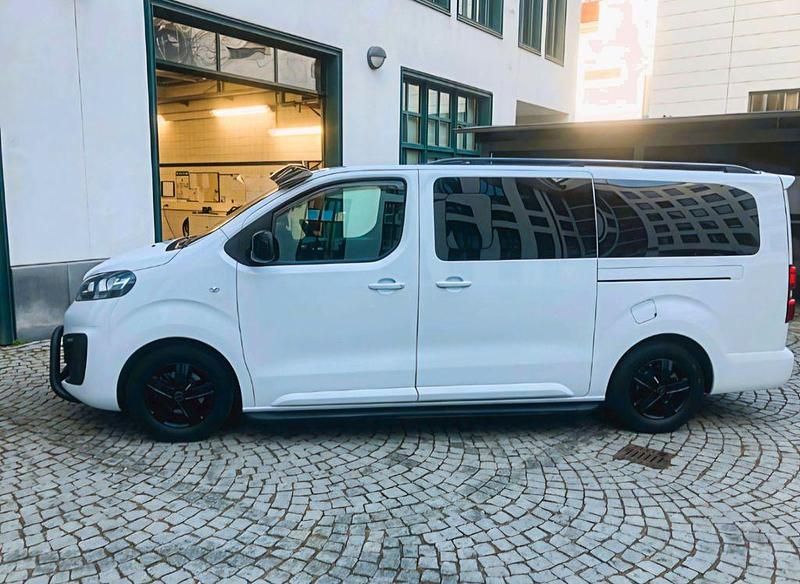 Gebraucht Opel Vivaro 120 PS (88 kW) 2022 Weiß Van / Kleinbus