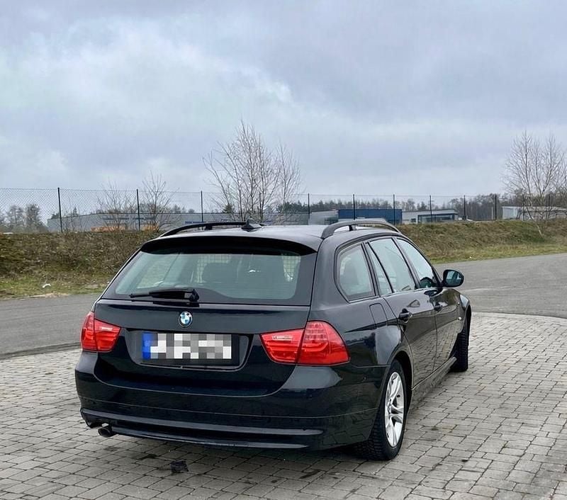 Gebraucht BMW 318 143 PS (105 kW) 2010 Schwarz Kombi