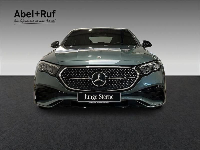 Gebraucht Mercedes E200 AMG 204 PS (150 kW) 2024 Metalliclack verdesilber (metallic) Limousine