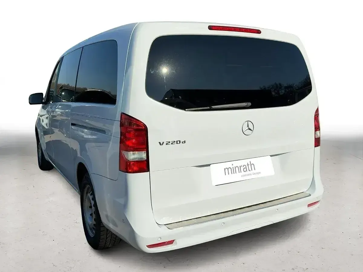 Gebraucht Mercedes V220 163 PS (119 kW) 2022 Weiß Van / Kleinbus