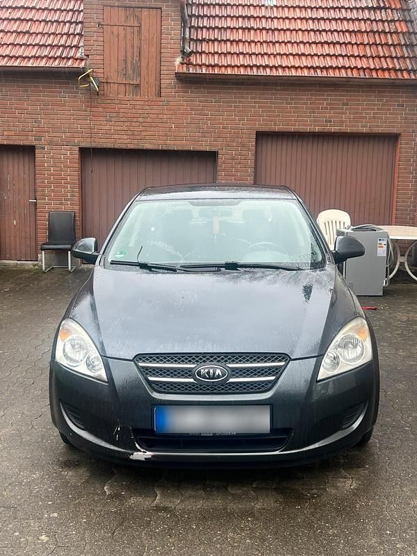 Gebraucht Kia Ceed 109 PS (80 kW) 2008 Andere farben Kleinwagen