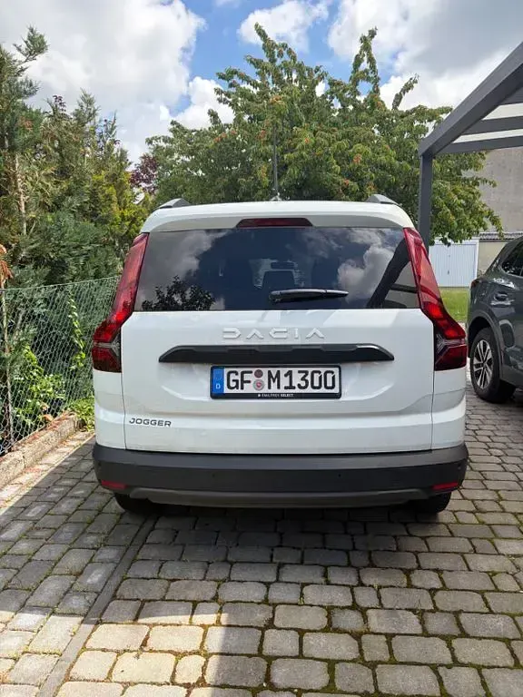 Gebraucht Dacia Jogger Expression 101 PS (74 kW) 2023 Weiß Van / Kleinbus