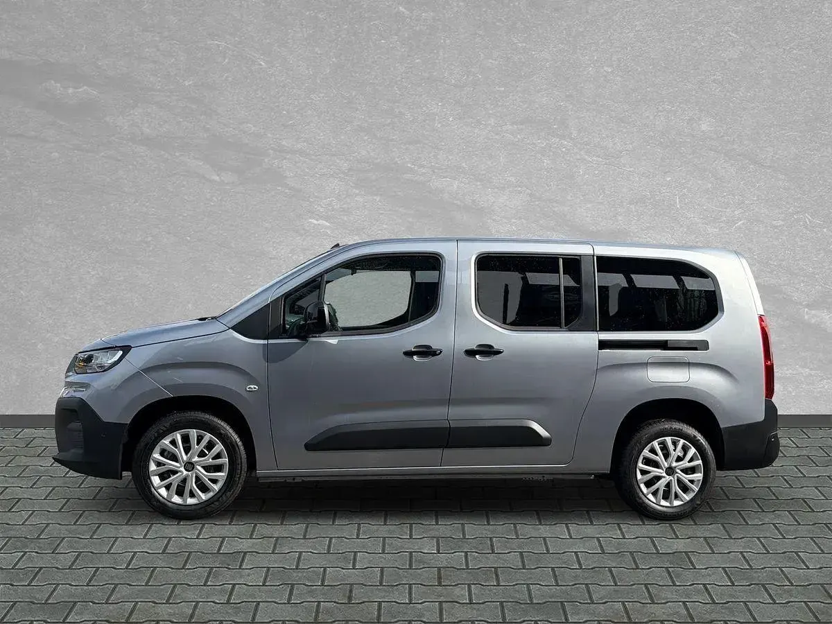 Neu Fiat Doblò 131 PS (96 kW) 2026 Maestro grau Van / Kleinbus