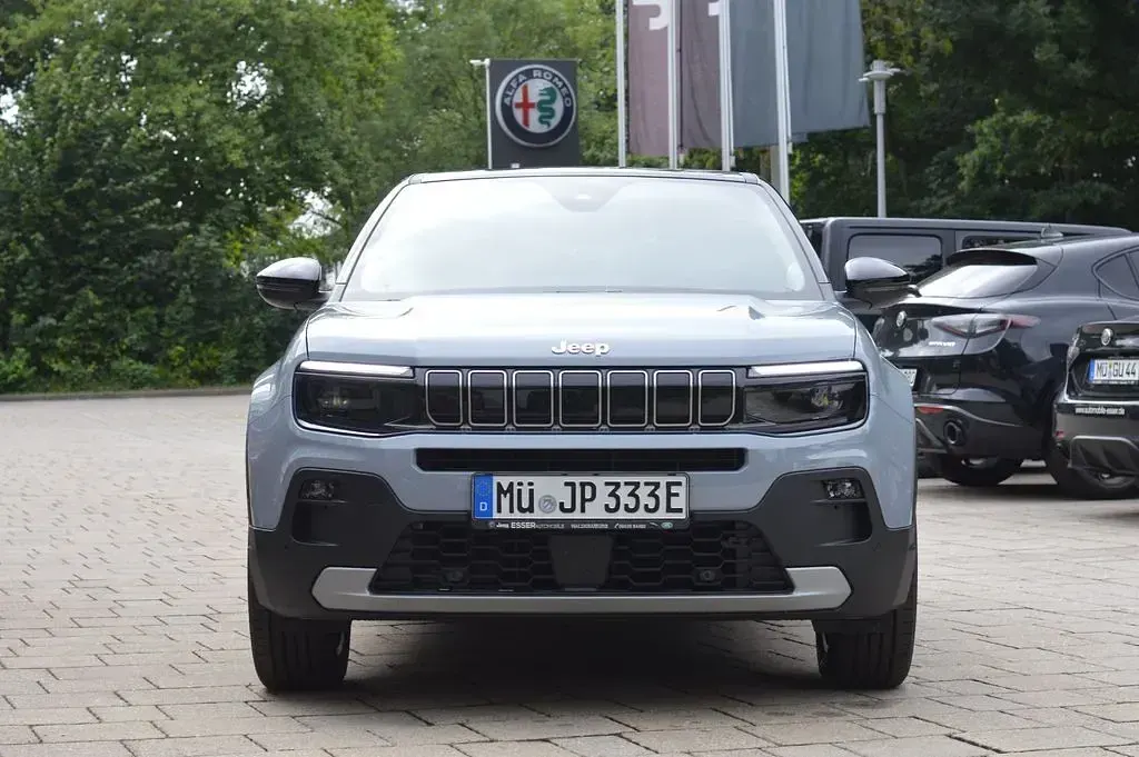 Neu Jeep Avenger EV Summit 114 kW (156 PS) 2026 Grau SUV