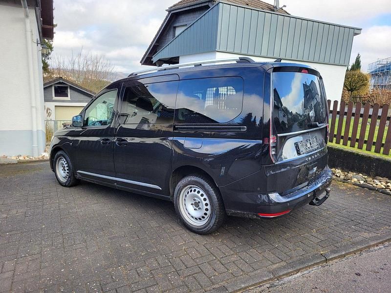 Gebraucht VW Caddy Maxi Style 120 PS (88 kW) 2022 Schwarz Van / Kleinbus