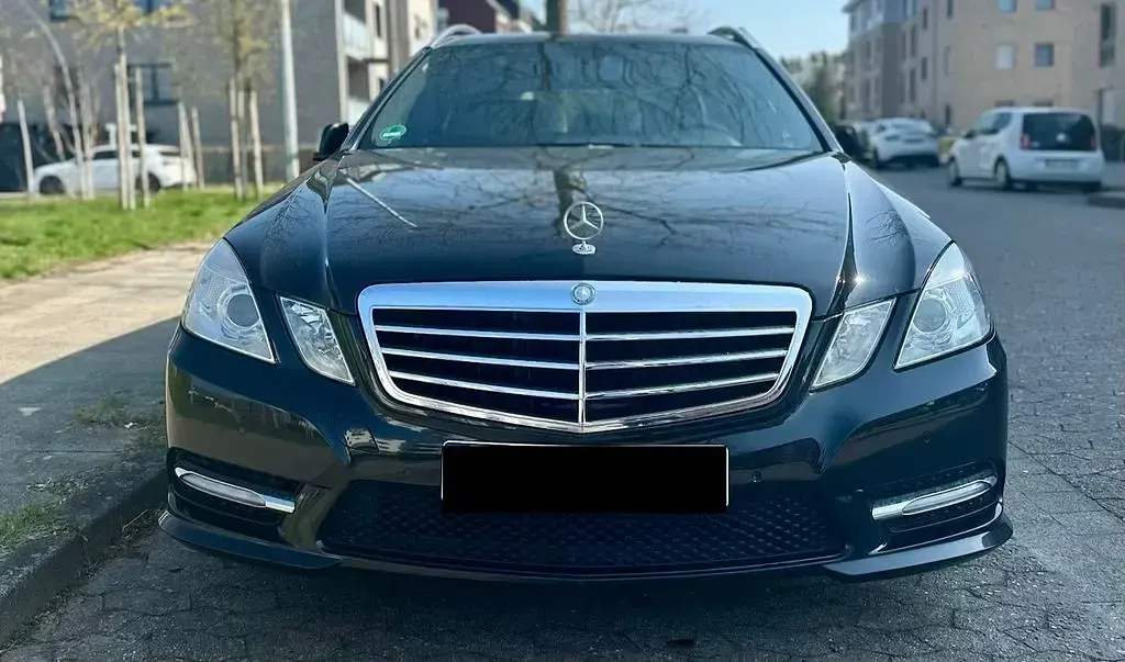 Gebraucht Mercedes E220 AMG line 170 PS (125 kW) 2011 Schwarz Kombi