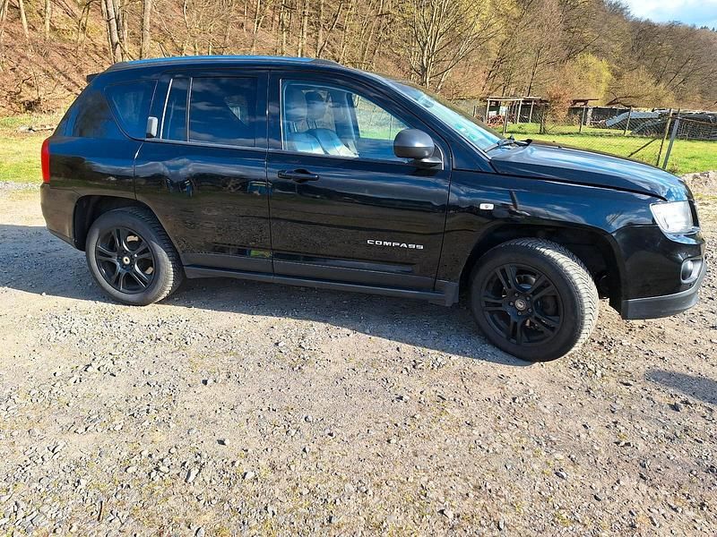 Gebraucht Jeep Compass 135 PS (99 kW) 2012 Schwarz SUV