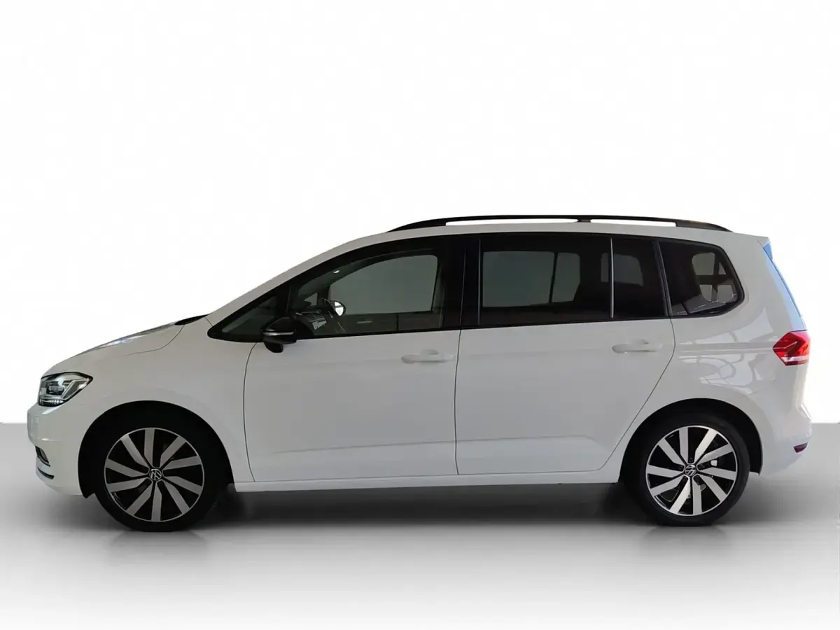 Gebraucht VW Touran Highline 150 PS (110 kW) 2021 Weiß Van / Kleinbus
