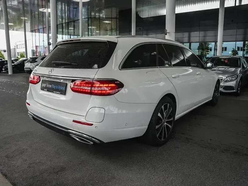 Gebraucht Mercedes E300 Avantgarde 306 PS (225 kW) 2022 Unilack polarweiß Kombi