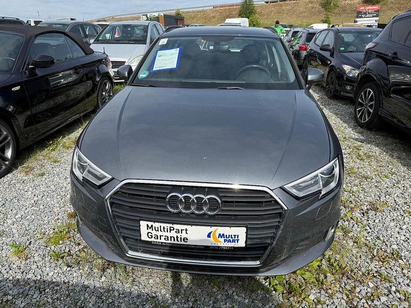 Gebraucht Audi A3 Sport 150 PS (110 kW) 2018 Grau Limousine