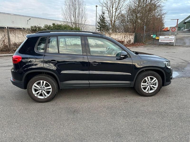 Gebraucht VW Tiguan Trendline 110 PS (80 kW) 2012 Schwarz SUV