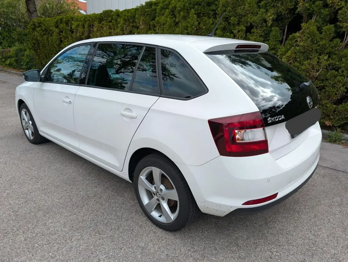 Gebraucht Skoda Rapid 90 PS (66 kW) 2015 Weiß Kleinwagen