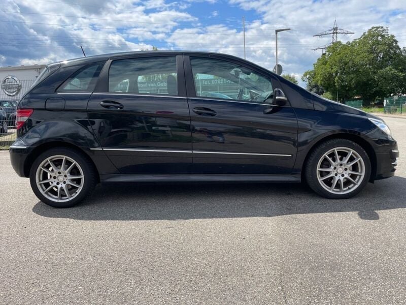 Gebraucht Mercedes B200 140 PS (102 kW) 2010 Schwarz Van / Kleinbus