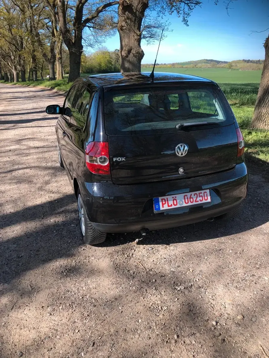 Second-hand VW Fox 54 CP (39 kW) 2009 Negru Hatchback