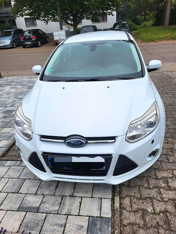 Gebraucht Ford Focus Titanium 140 PS (102 kW) 2014 Weiß Kombi