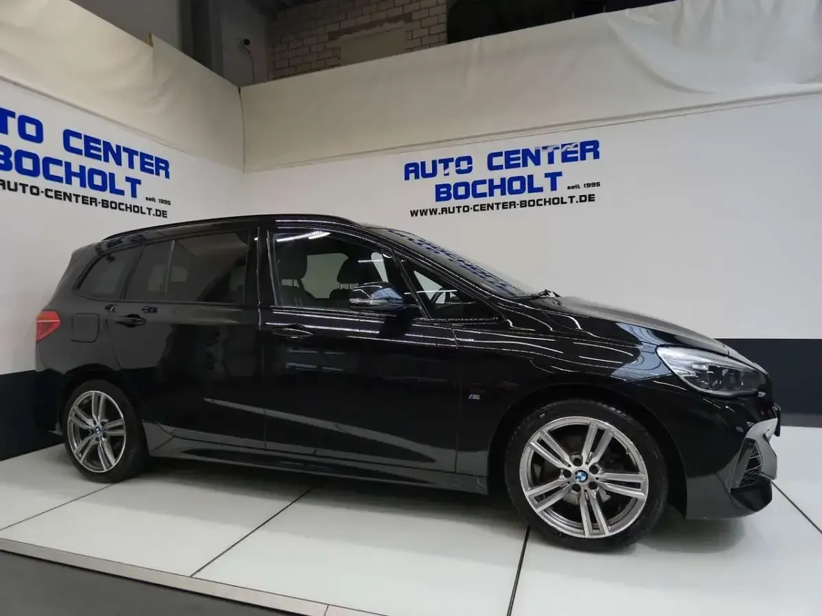 Gebraucht BMW 218 M Sport 140 PS (102 kW) 2021 Saphirschwarz Van / Kleinbus