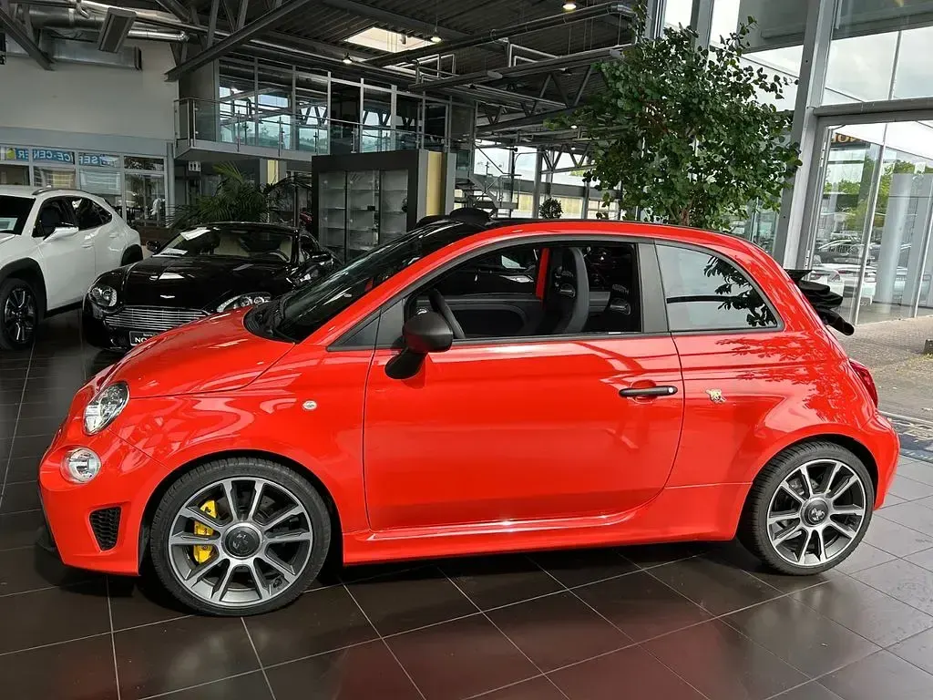Second-hand Abarth 695C Turismo 179 CP (131 kW) 2024 Portocaliu Cabrio