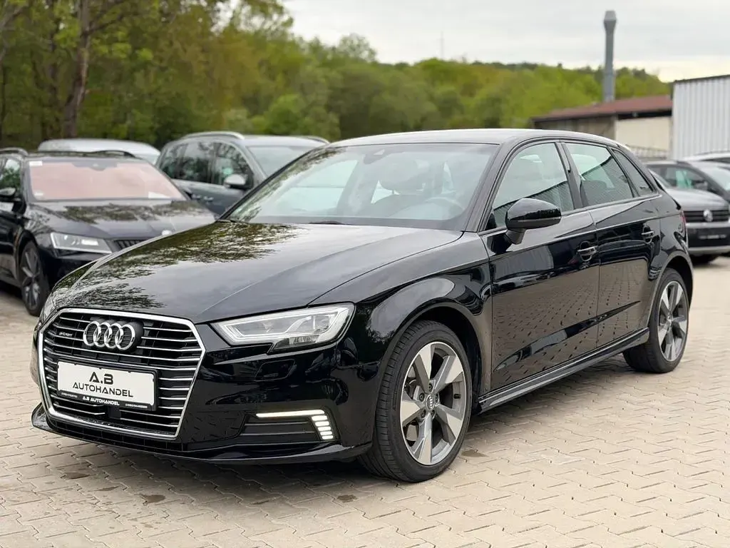 Gebraucht Audi e-tron Sport 150 PS (110 kW) 2020 Schwarz SUV