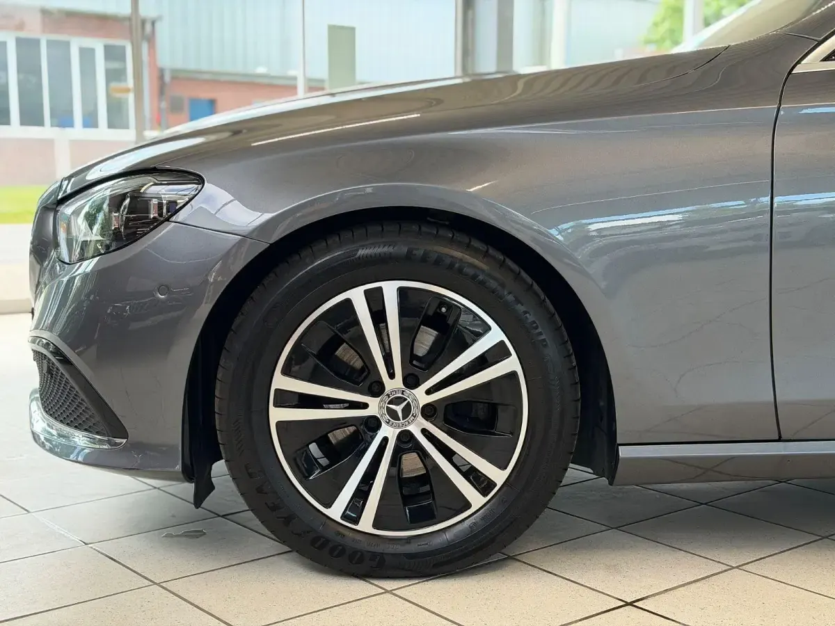 Gebraucht Mercedes E220 Avantgarde 194 PS (142 kW) 2020 Grau Kombi