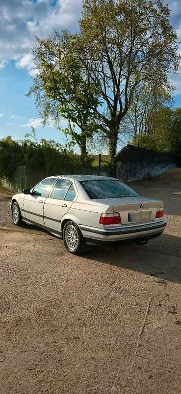 Second-hand BMW 323 170 CP (125 kW) 1998 Argintiu Berlinǎ