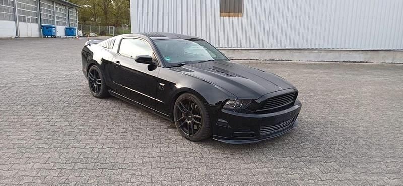 Second-hand Ford Mustang 424 CP (311 kW) 2013 Negru