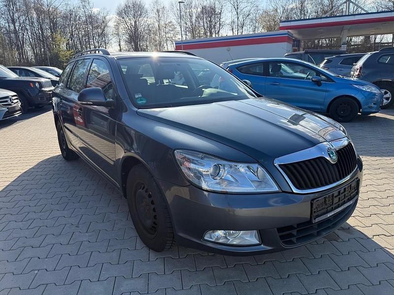 Gebraucht Skoda Octavia Impuls Edition 140 PS (102 kW) 2010 Grau Kombi