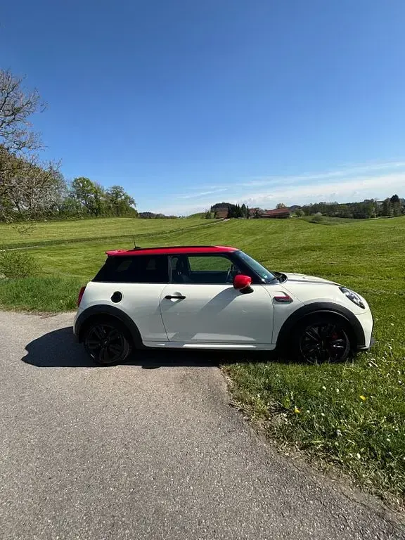 Gebraucht Mini John Cooper Works 231 PS (169 kW) 2022 Weiß Kleinwagen