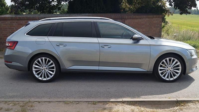 Gebraucht Skoda Superb Style 220 PS (161 kW) 2016 Grau Kombi