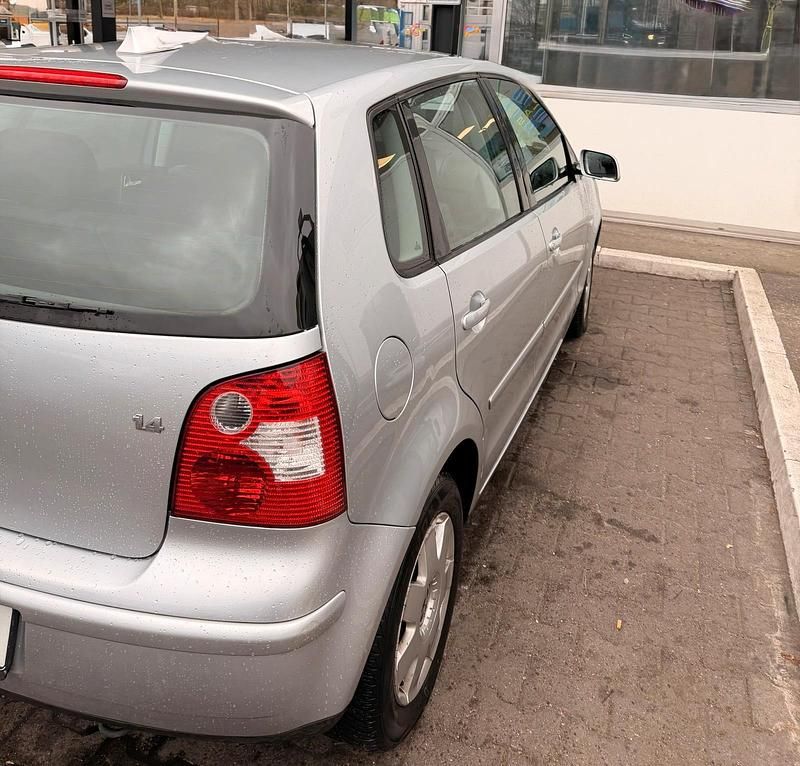 Gebraucht VW Polo 75 PS (55 kW) 2002 Silber Kleinwagen