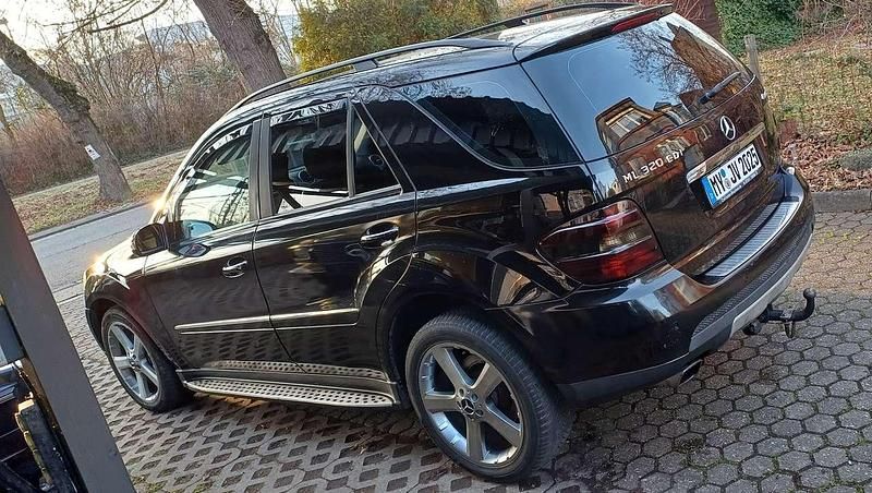 Gebraucht Mercedes ML320 224 PS (164 kW) 2007 Schwarz SUV