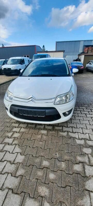 Weiß Gebraucht 2010 Citroën C4 Limousine | 2.750 € - Bild 1/4