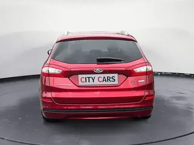 Gebraucht Ford Mondeo Trend 160 PS (117 kW) 2015 Rot Kombi