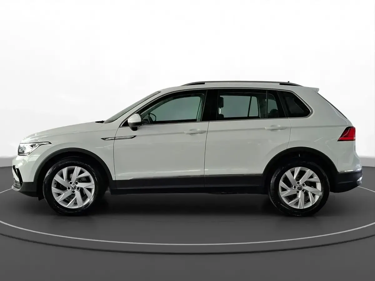 Gebraucht VW Tiguan Elegance 150 PS (110 kW) 2023 Pure white (weiß) SUV