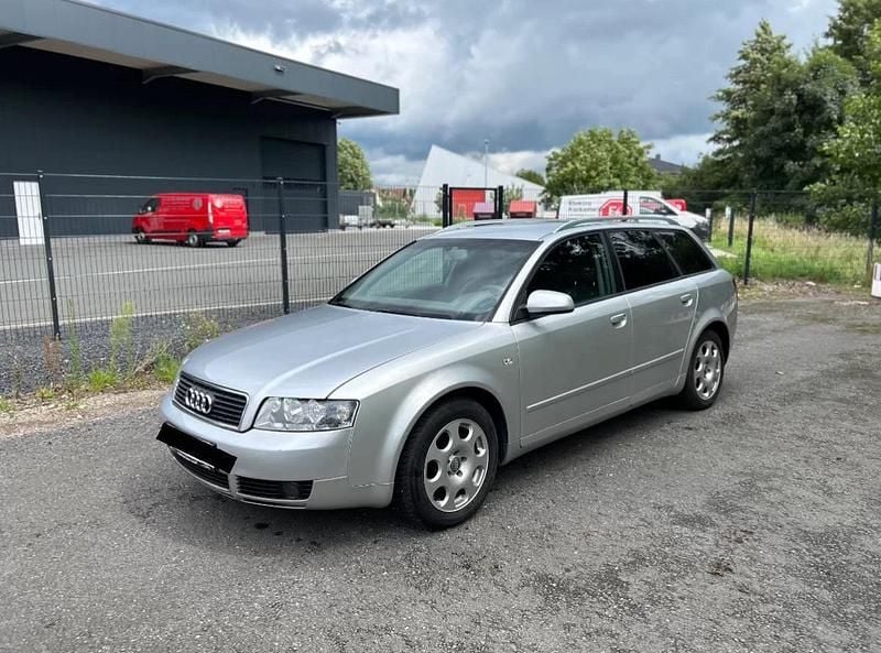 Silber Gebraucht 2004 Audi A4 Kombi | 4.190 € (Teuer) - Bild 1/4