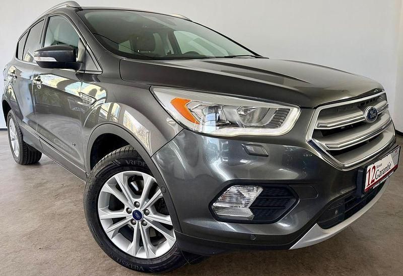 Gebraucht Ford Kuga Ambiente 150 PS (110 kW) 2017 Grau SUV