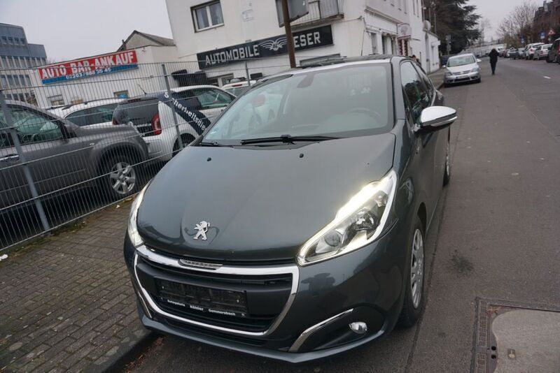 Grau Gebraucht 2017 Peugeot 208 Style Kleinwagen | 5.699 € (Fairer Preis) - Bild 1/4